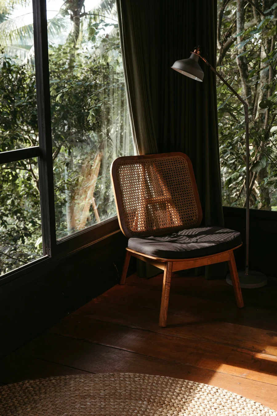 Handicraft wooden chair 1