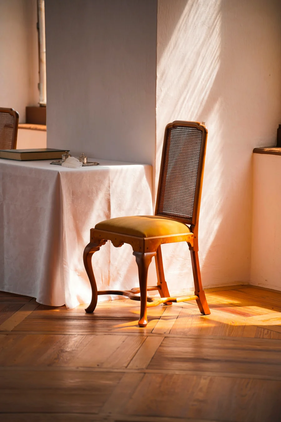 Handicraft wooden chair 7